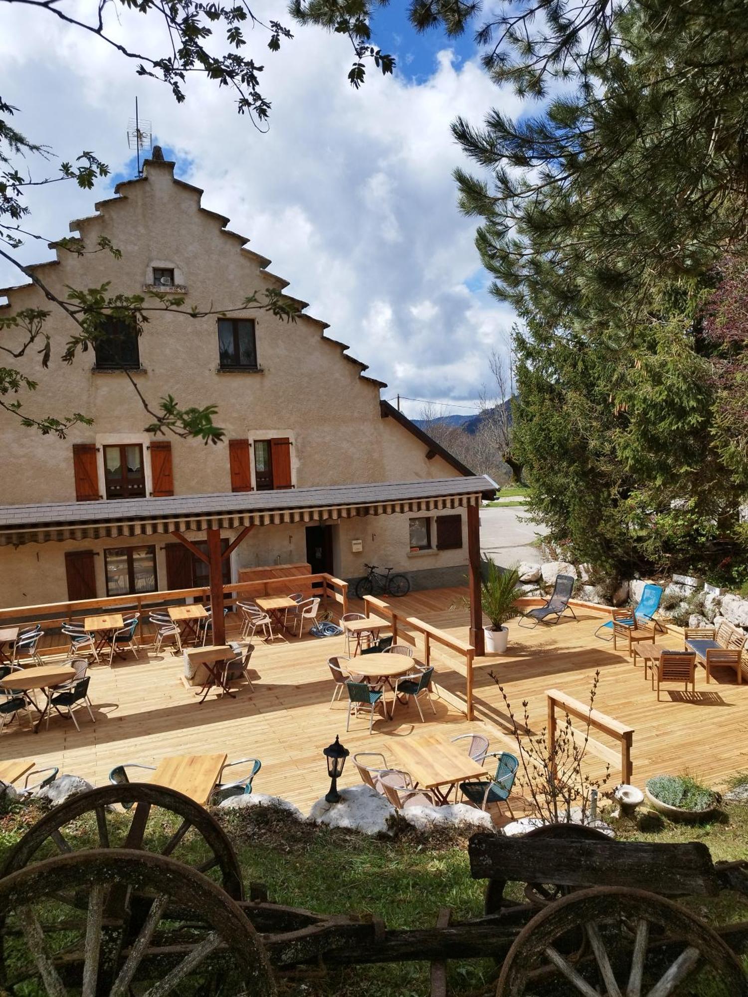 Auberge Des Montauds - Hotel & Restaurant Виллар-де-Ланс Экстерьер фото