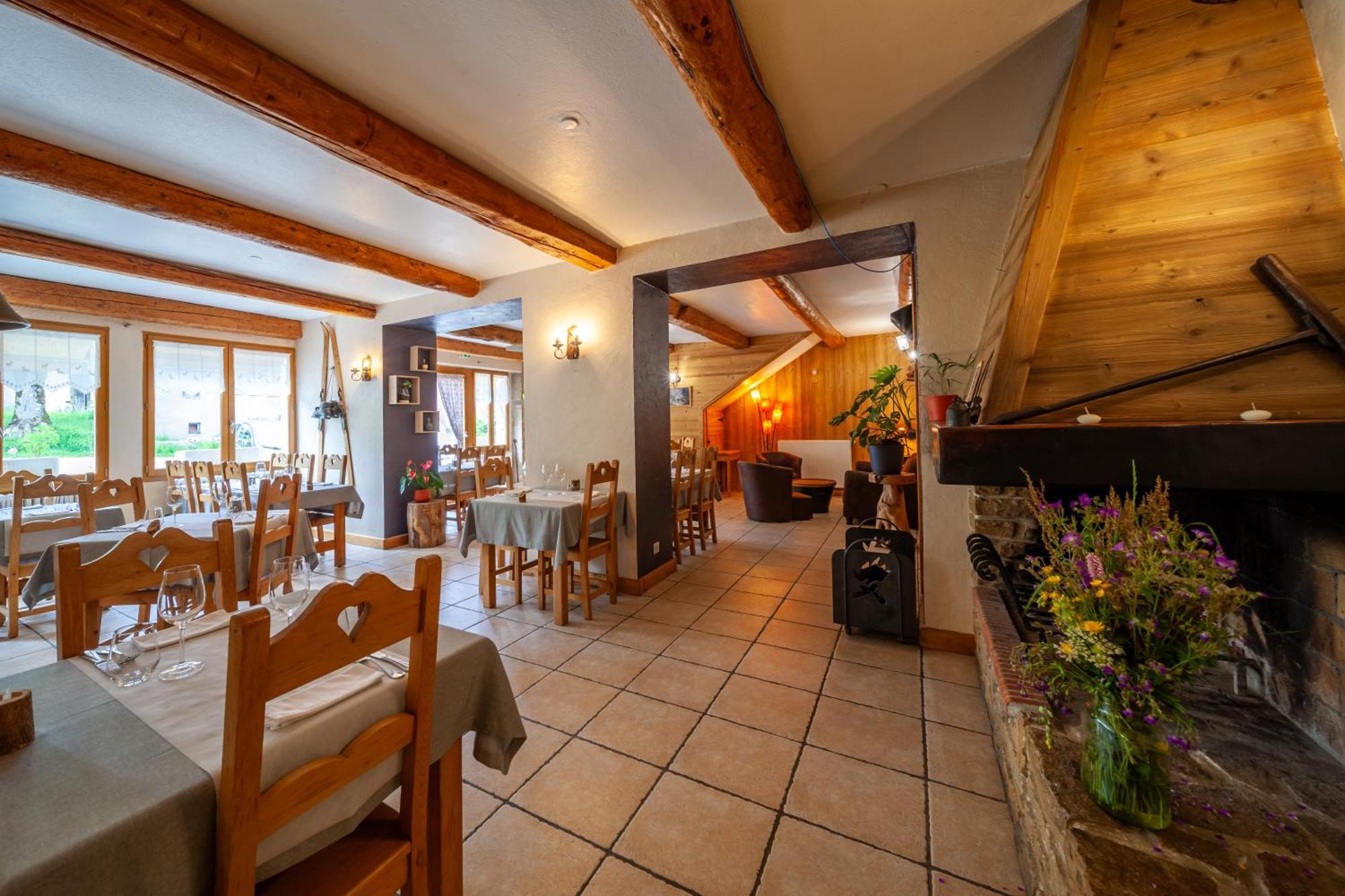 Auberge Des Montauds - Hotel & Restaurant Виллар-де-Ланс Экстерьер фото