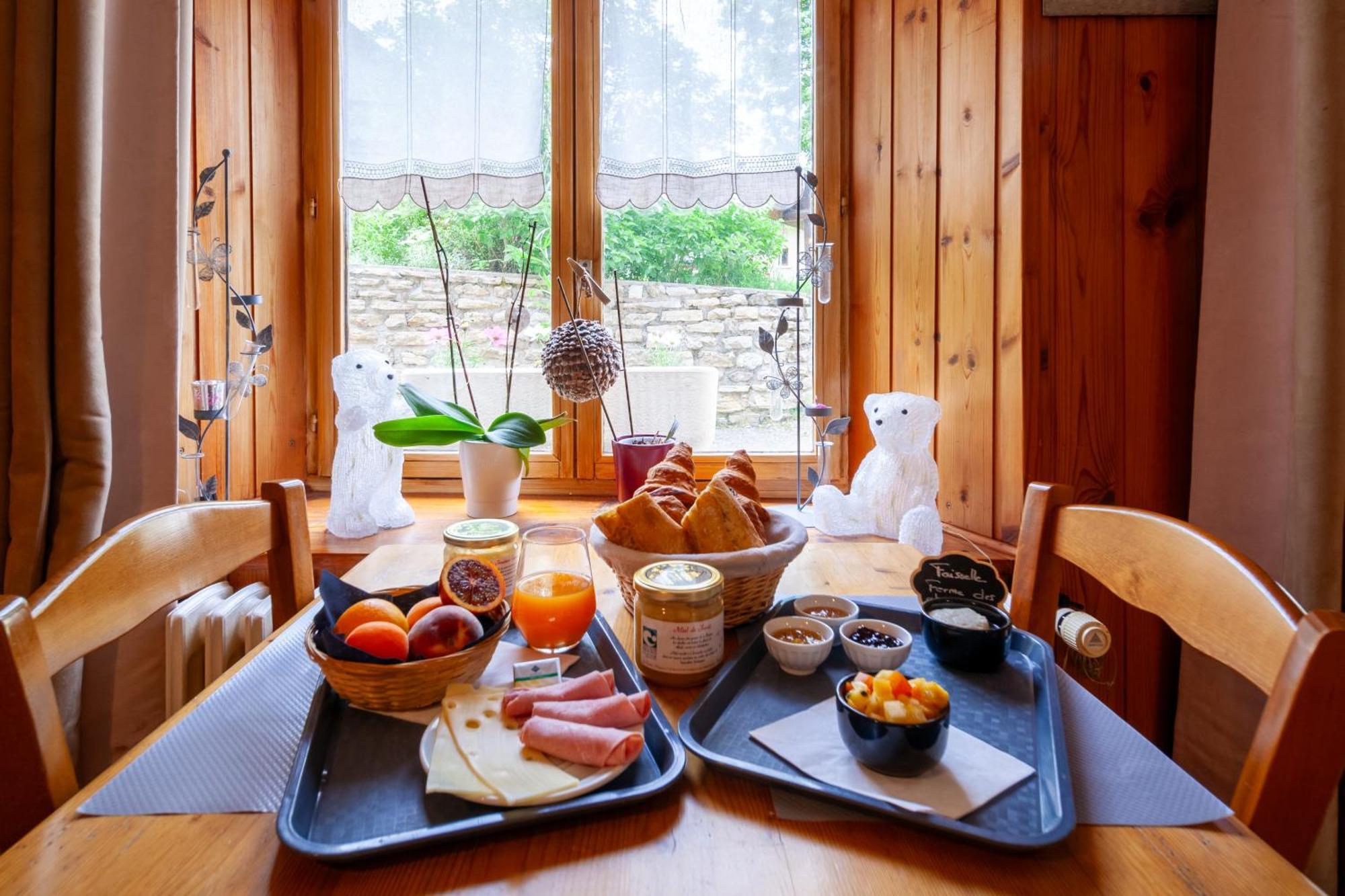 Auberge Des Montauds - Hotel & Restaurant Виллар-де-Ланс Экстерьер фото